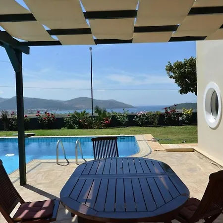 Beautiful Pool Xenia In Anavissos, * アテネ